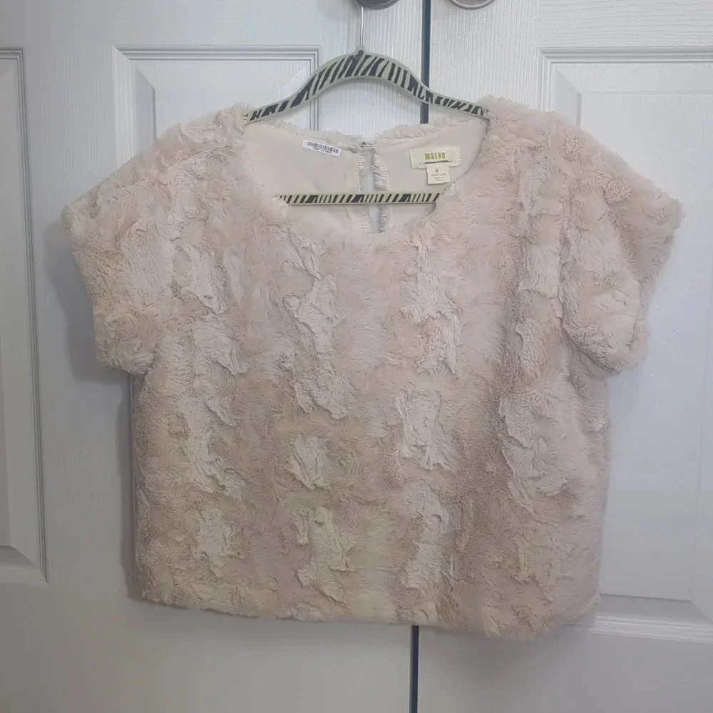 Maeve Faux fur tee from Anthropologie Size M - Picture 4 of 6